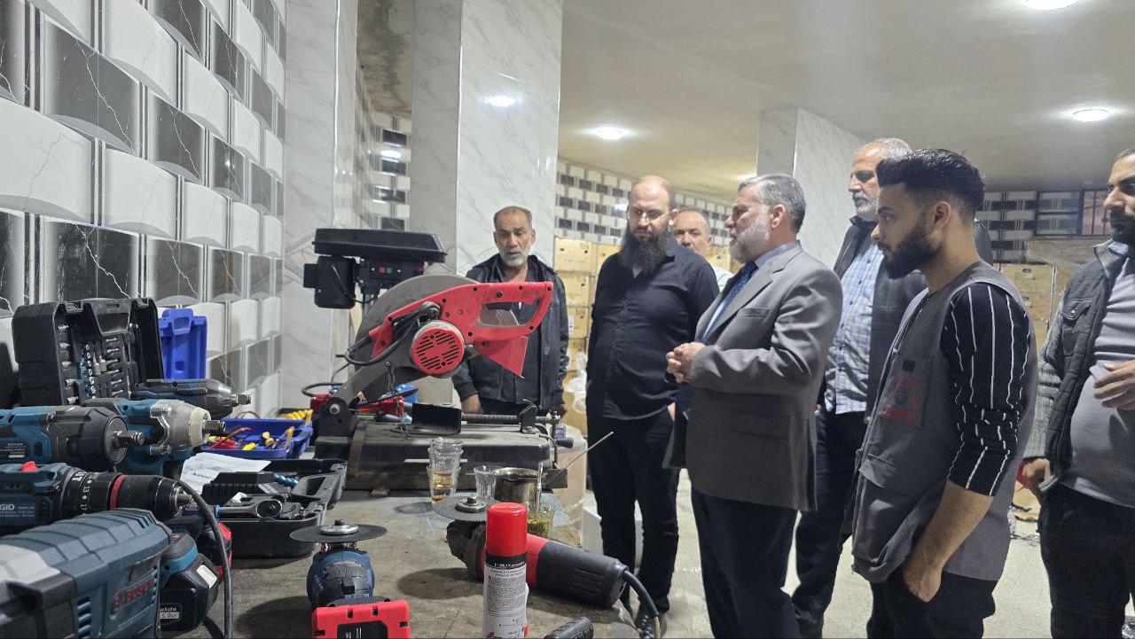 مدير نقل إدلب يتفقد شركة البستاني لتنظيم تسجيل الدراجات النارية