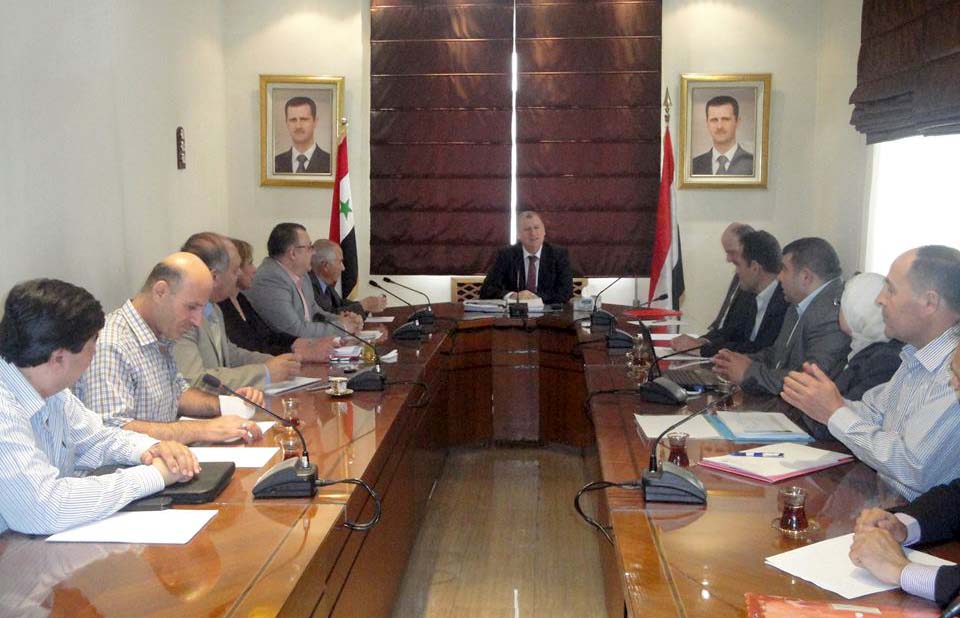 وزير النقل يناقش خطة مؤسسة الطيران المدني الاستثمارية لعام 2016