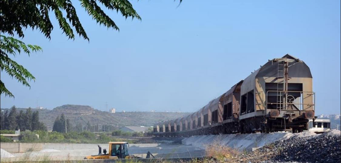 وفاة شاب وإصابة اثنين آخرين بجروح جرّاء عبور السكة الحديدية في اللاذقية