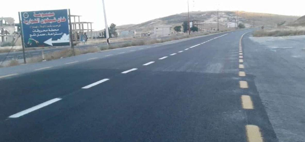 تنفيذ أعمال الدهان الطرقي على أوتوستراد حماة-إدلب