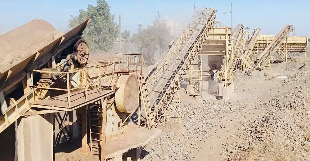 استئناف أعمال تكسير البحص البازلتي وتشغيل كسارتين في مركز حمص-خربة التين