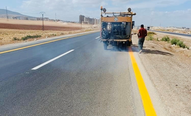 المواصلات الطرقية تستكمل أعمال الدهان الطرقي على الأوتوسترادات