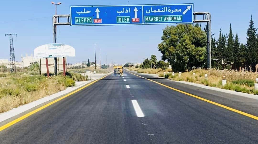 المواصلات الطرقية تستكمل تنفيذ أعمال دهان وتخطيط طرقي على محور أوتوستراد حماة- إدلب- حلب