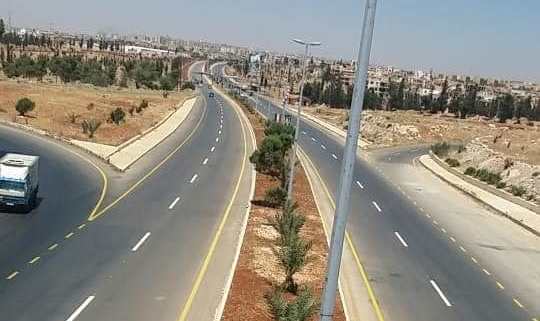 المواصلات الطرقية تباشر تخطيط أوتوستراد حلب الدولي بالدهان الطرقي