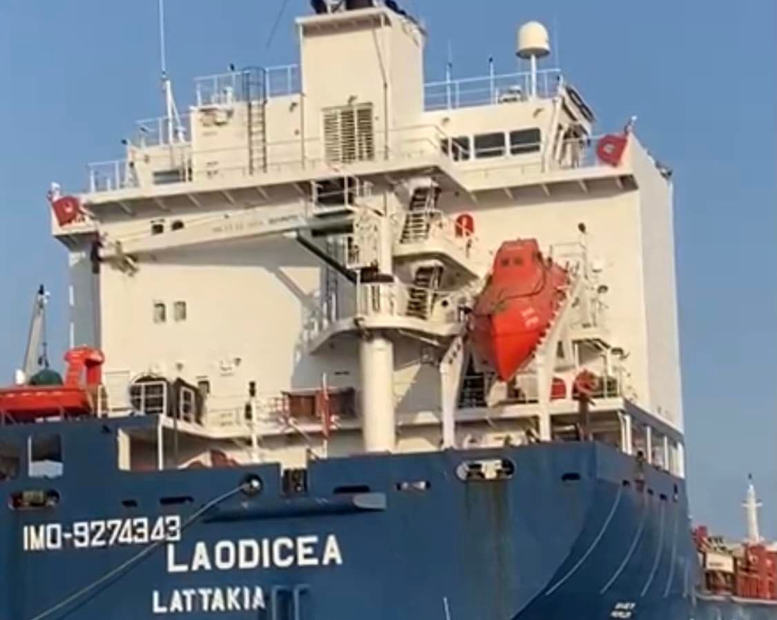 بعد احتجازها في مرفأ طرابلس لعدة أيام ..السفينة السورية "لاوديسيا" تصل مرفأ طرطوس