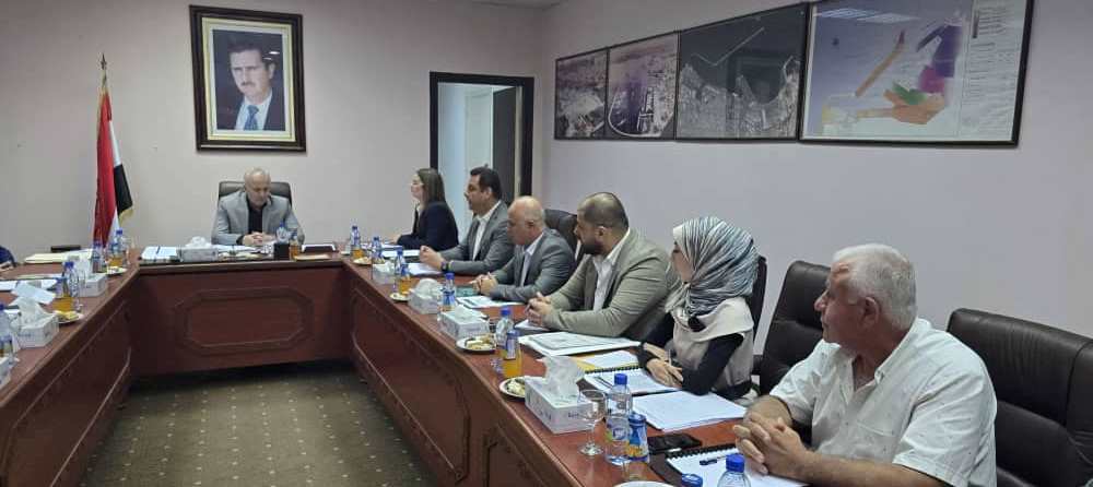 الوزير خزيّم خلال اجتماعه بكوادر مرفأ اللاذقية يؤكد أهمية تطوير وتنمية الحركة الملاحية البحرية