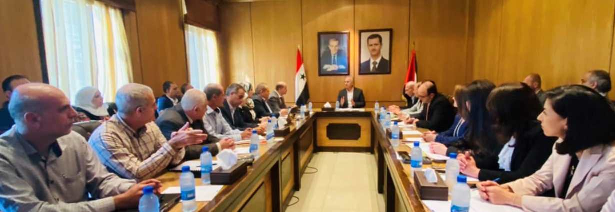 الوزير خزيّم يترأس اجتماعاً موسعاً لإدارة المواصلات الطرقية لتتبع خطة عملها