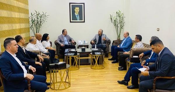 الوزير خزيّم يبحث سبل تحسين أوضاع العاملين مع رئيس نقابة عمال النقل الجوي